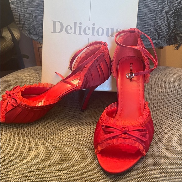 Delicious Vibrant Red Ruffle Sandals - Picture 3 of 4